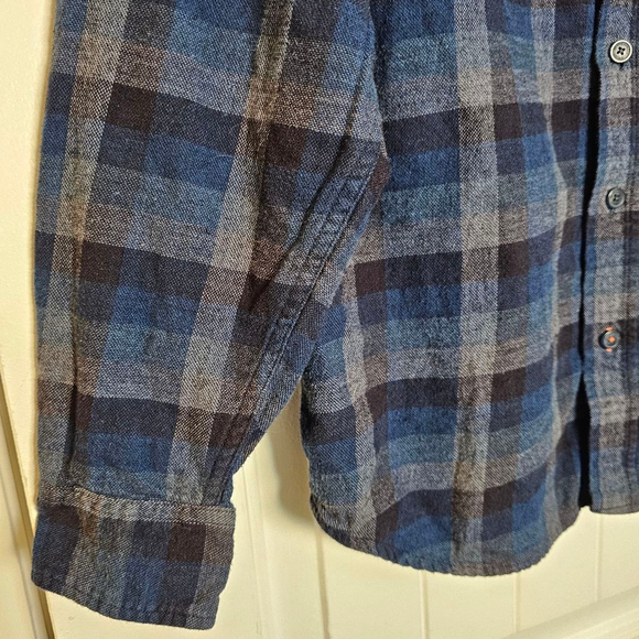 Weatherproof M dark blue, grey, black flannel button down flannel shirt - Picture 9 of 16